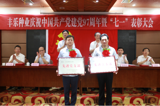 �������ʹ���-׷�󿵽�,����һ������